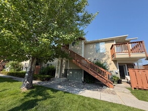 Building Photo - 825 Forestglen Dr