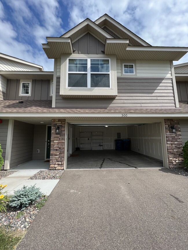 Building Photo - 500 Locke Pointe Dr NE