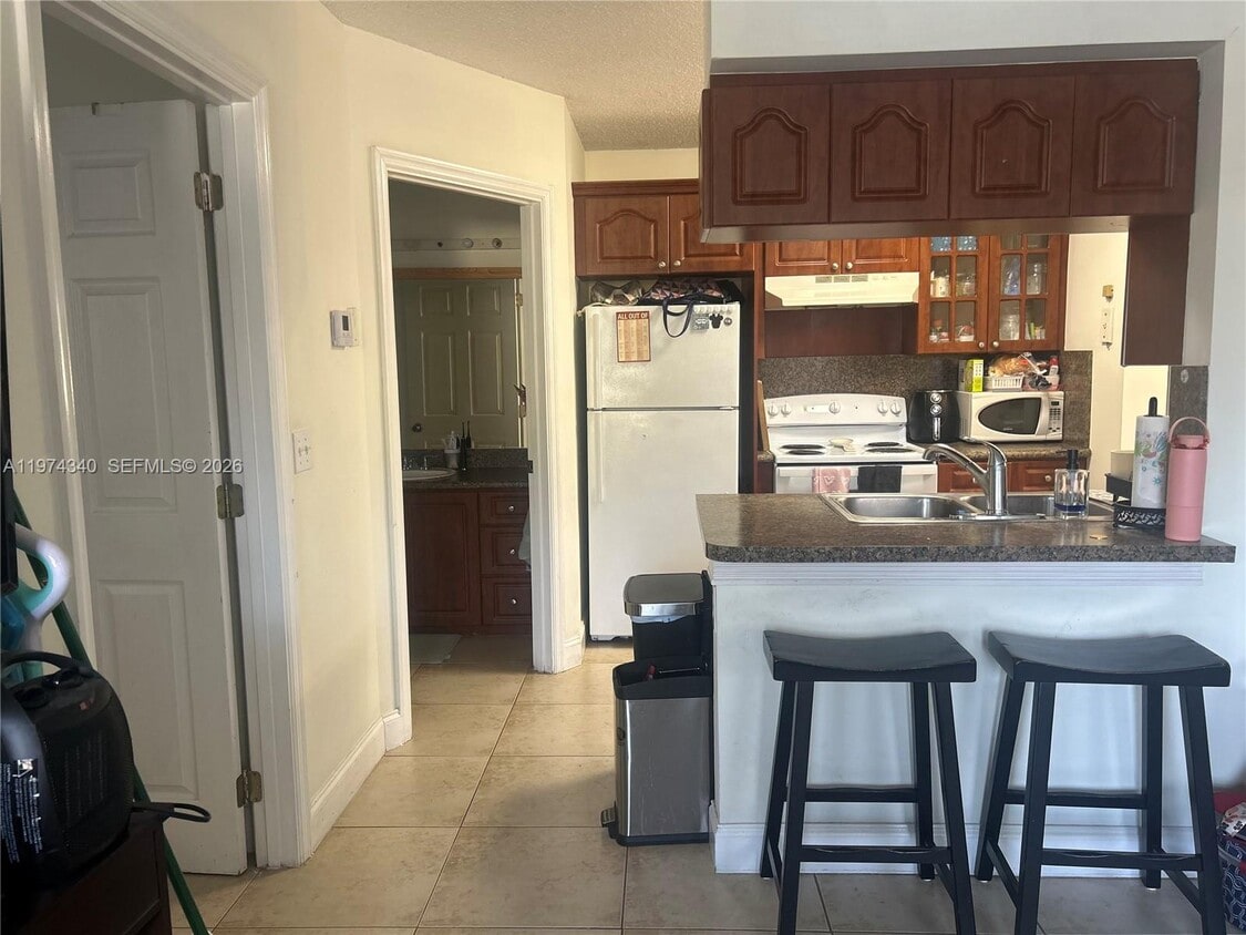 Foto del edificio - 18308 NW 68th Ave