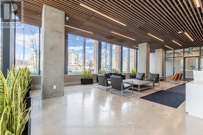 Photo du bâtiment - 500-1500 Brock Ave