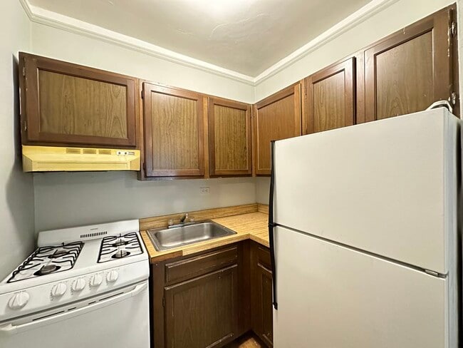 Building Photo - 840 W Wolfram St