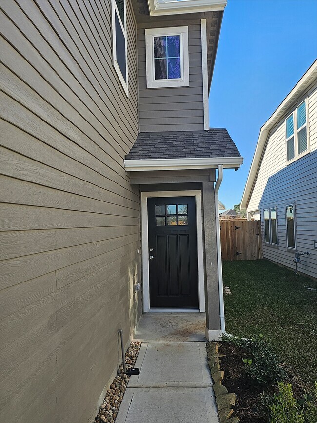 Foto del edificio - 5207 Shallowhurst Ln