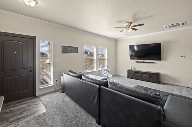 Building Photo - Spacious 3-Bed, 2-Bath Modern Home on 1.16...