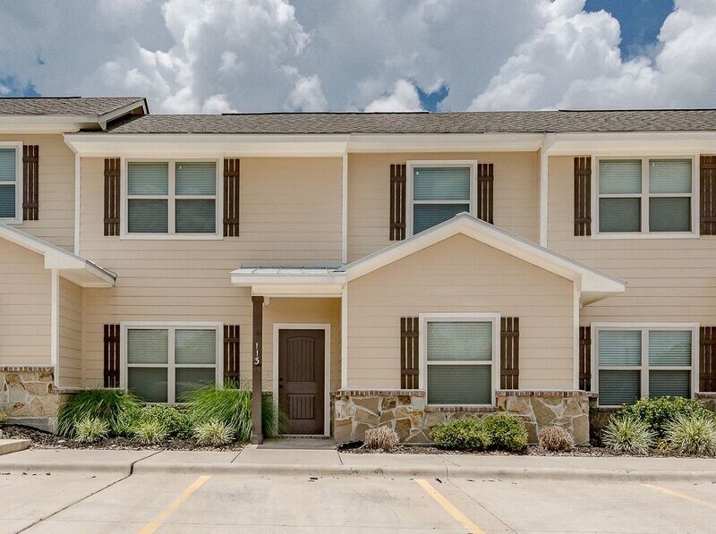 113 Watson Ln, Bryan, TX 77801 Townhome Rentals in Bryan TX