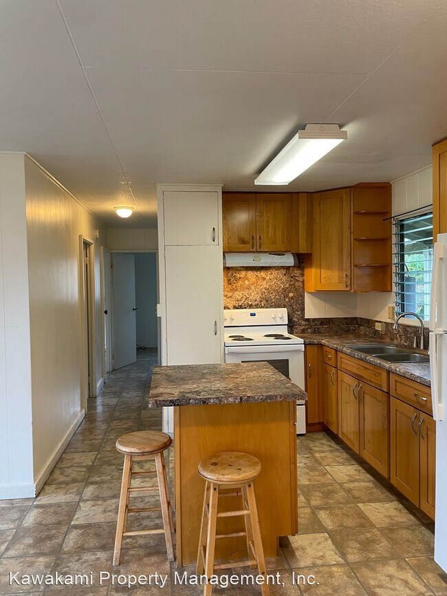 Building Photo - 3 br, 1 bath House - 57 Hialoa St. #B