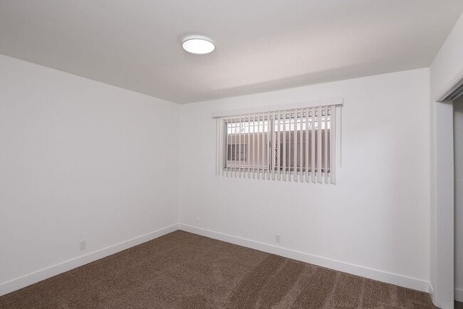 Foto del edificio - 3155 Montrose Ave