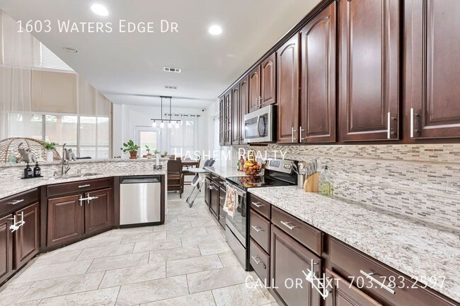 Foto del edificio - 1603 Waters Edge Dr