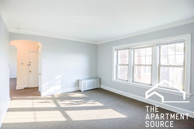 Building Photo - 5642 N Kimball Ave