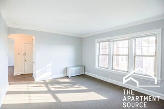 Building Photo - 5642 N Kimball Ave