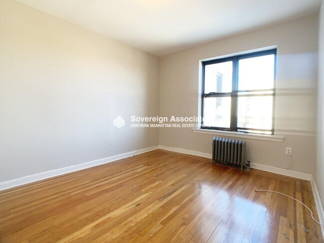 Foto del edificio - 590 Fort Washington Ave