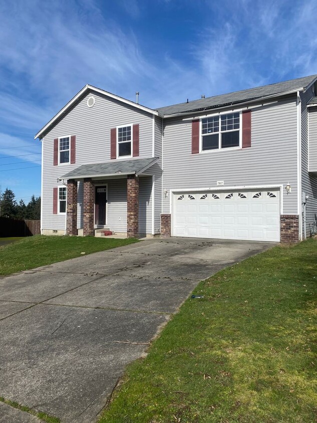 Primary Photo - Beautiful 3 Bedroom 2.5 Bath Home in Puyallup