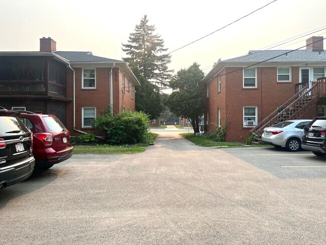 Foto del edificio - 1217 S Midvale Blvd