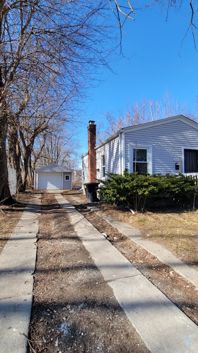 Building Photo - 19457 Evergreen Rd