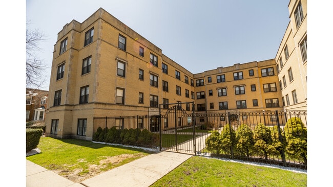 Building Photo - 5150 N Avers Ave