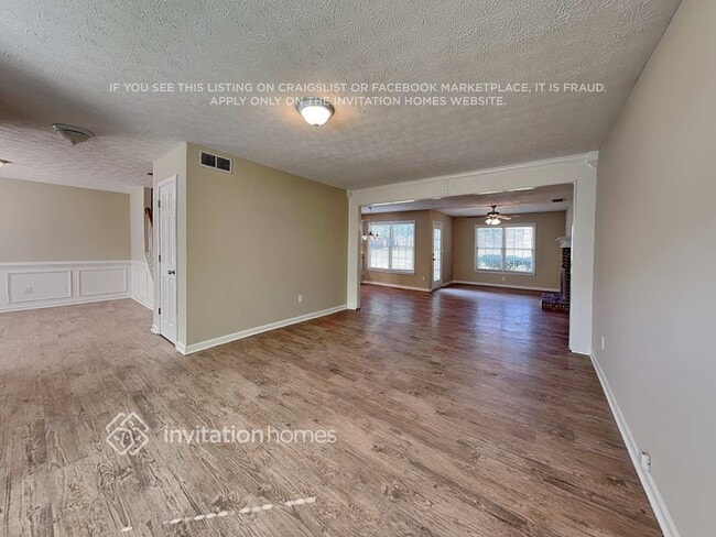 Building Photo - 3925 Riversong Dr NW