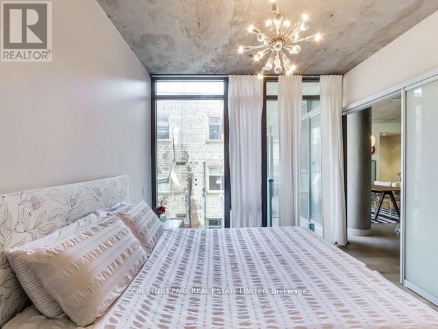 Photo du bâtiment - 650 King St W