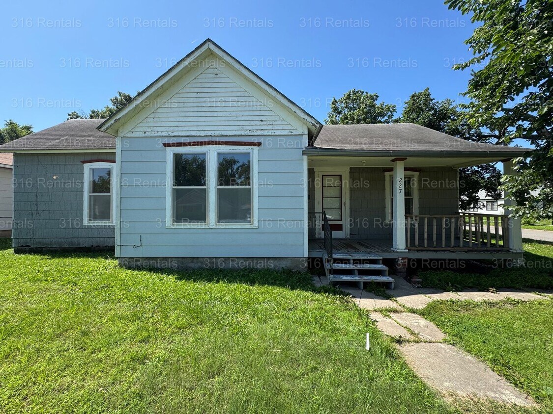Primary Photo - $795 - 2 bed 1 bath - Single Family Home
