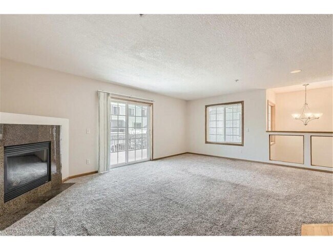 Building Photo - 7010 S Park Dr