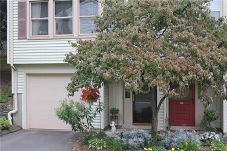Building Photo - 127 Springbrook Dr