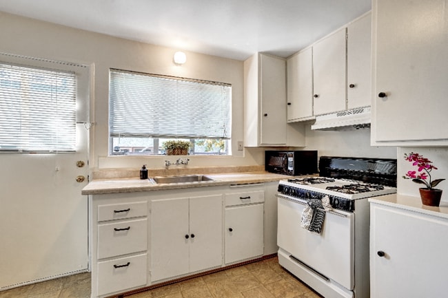 Building Photo - 481 Wickson Ave