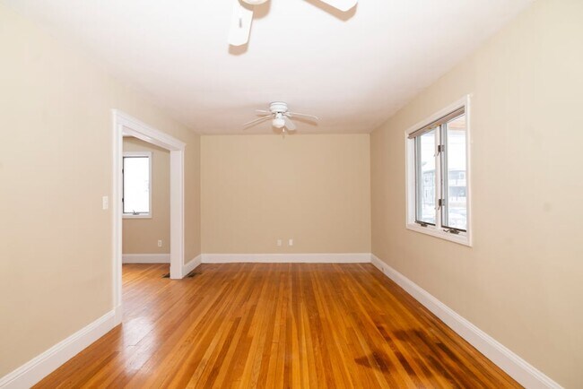 Foto del edificio - 15 Wheelwright Rd