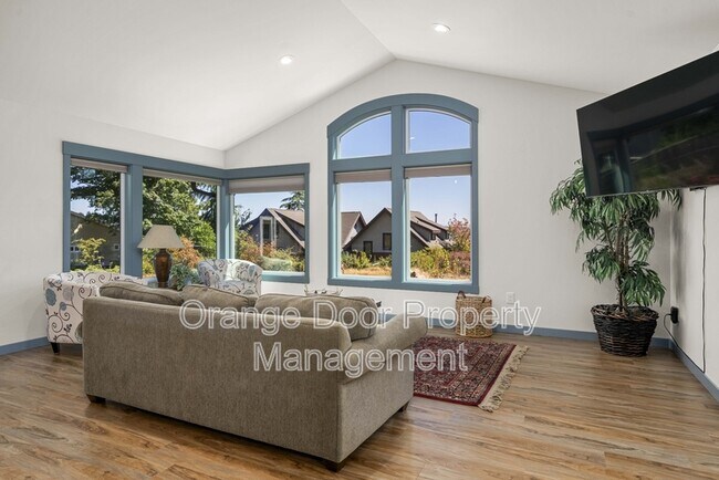 Foto del edificio - 7009 Stanich Ave
