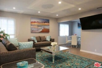 Building Photo - 8719 Yorktown Ave