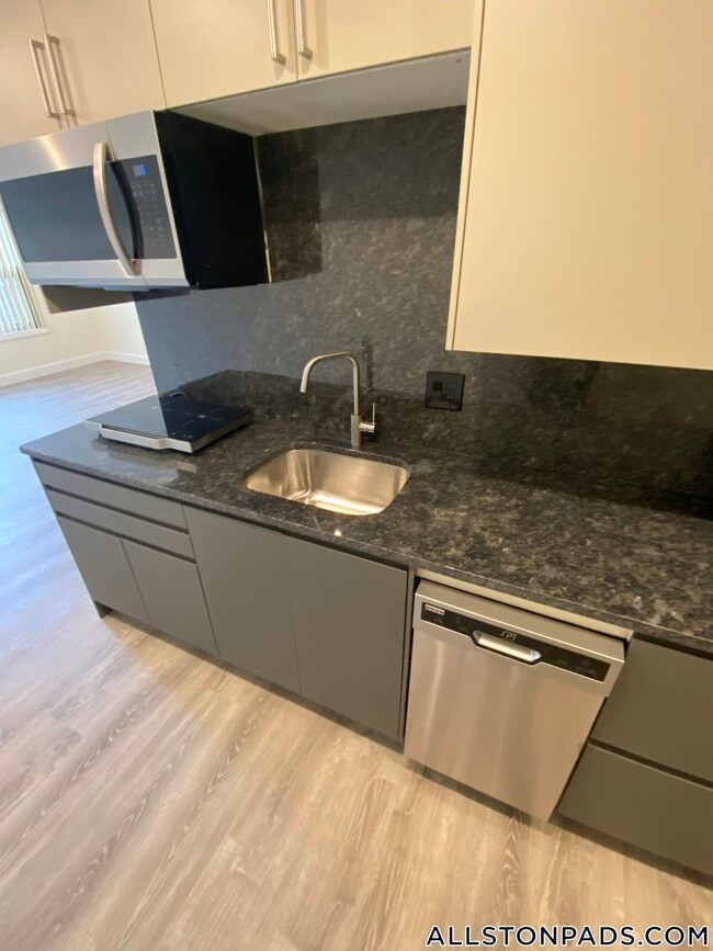 Building Photo - 1028a Commonwealth Ave