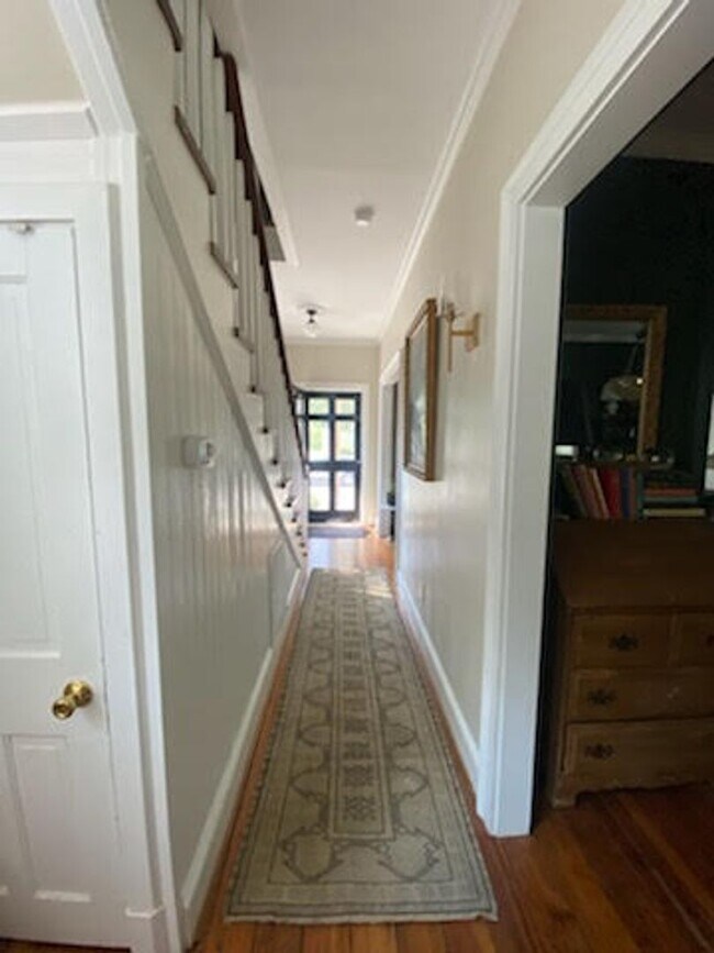 Building Photo - Beautiful historic 3BR/1.5BA Home in Downt...