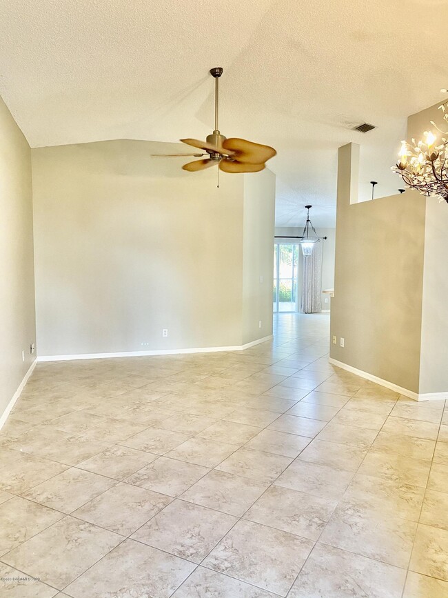 Building Photo - 2080 Tiburon Ln