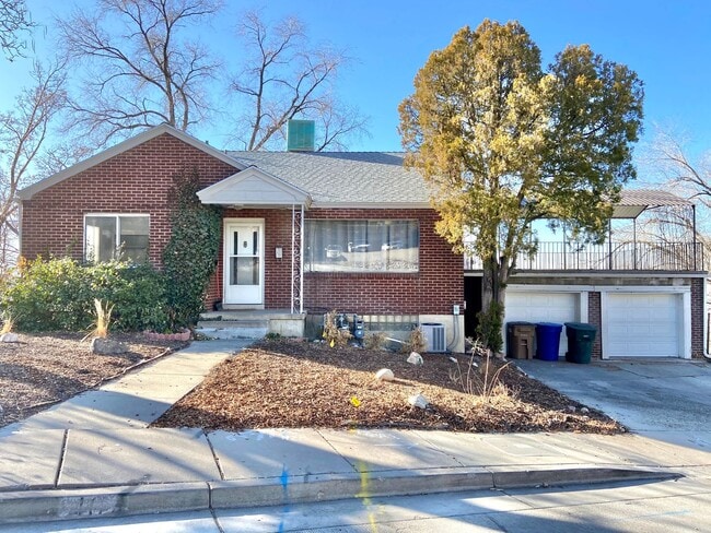 Photo - 415 N Main St Apartment