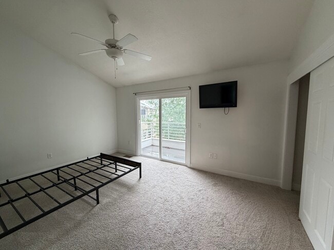 Building Photo - 1400 Lower Green Cir
