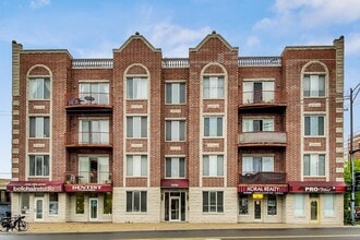 Building Photo - 5250 N Lincoln Ave