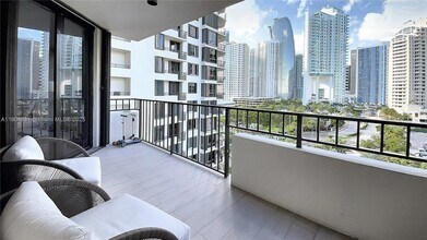 Building Photo - 520 Brickell Key Dr