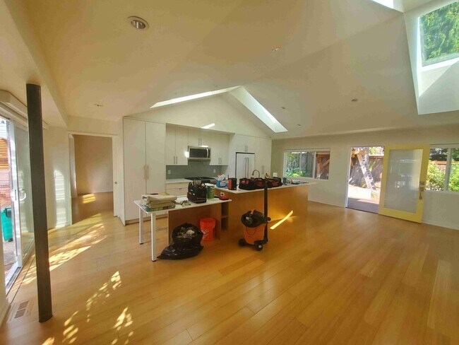 Foto del edificio - 3623 Woodlawn Ave N