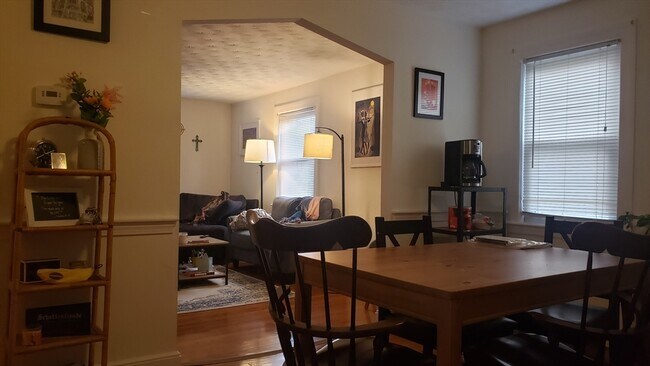 Foto del edificio - 40 Hillcrest Cir