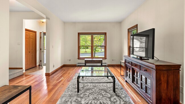 Foto del edificio - 8 Stanley Dr