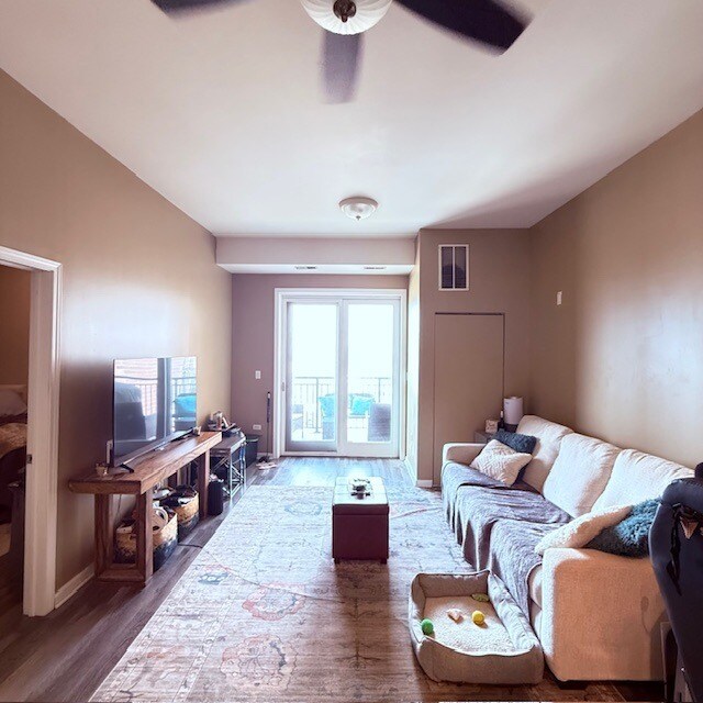 Building Photo - Boutique Lakeview 1 Bed Condo - Available June 1st