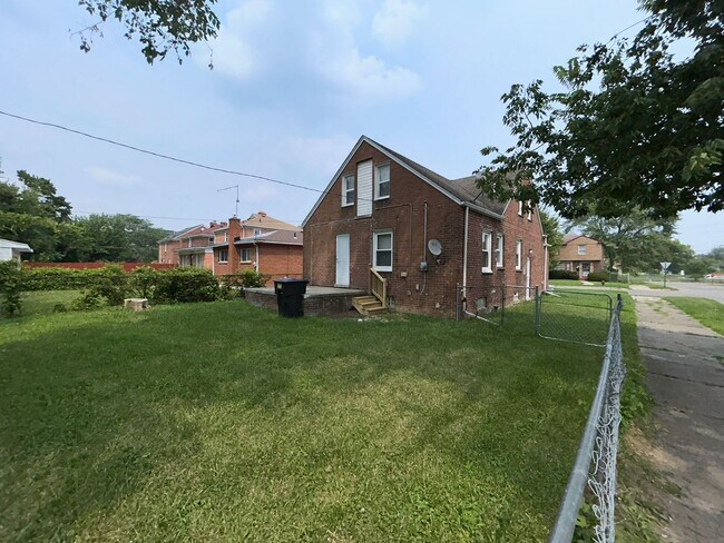 Foto del edificio - Beautiful 5 Bedroom Bungalow