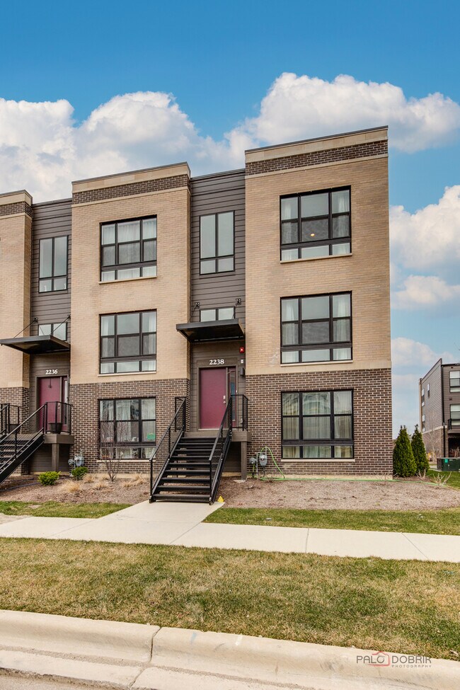 Building Photo - 2238 Venture Dr