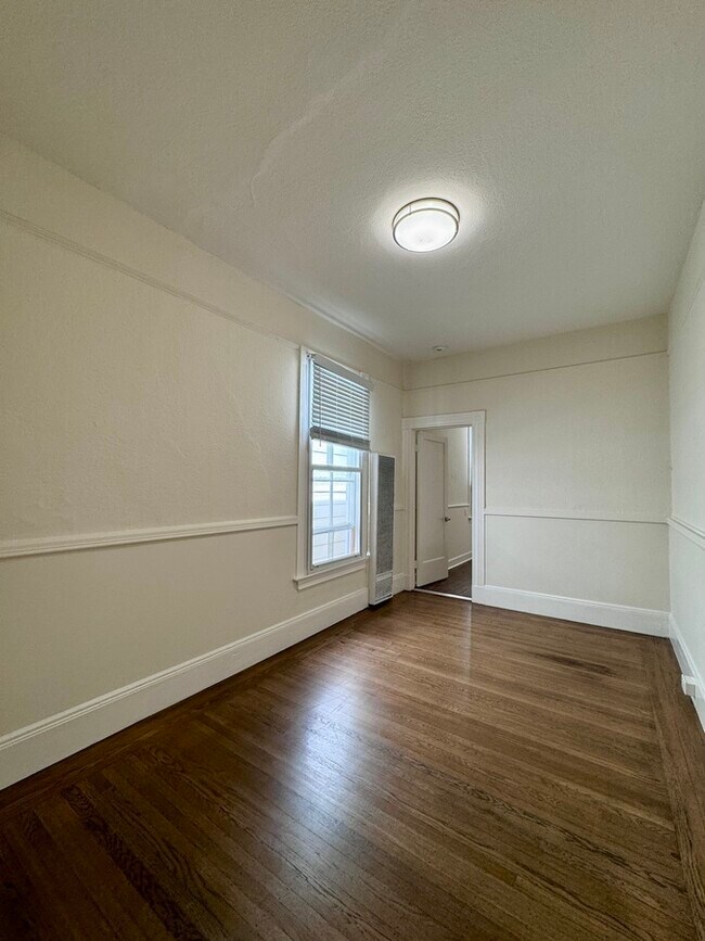Building Photo - Heart of Pacific Heights|1 Bedroom Flat + ...