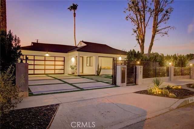 Foto del edificio - 8161 Encino Ave