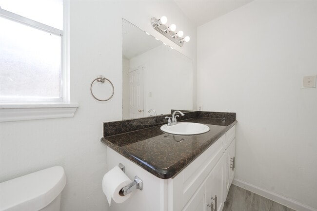 Building Photo - 5375 Little John Ln
