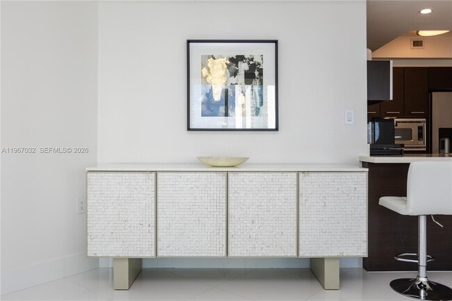 Foto del edificio - 200 Sunny Isles Blvd