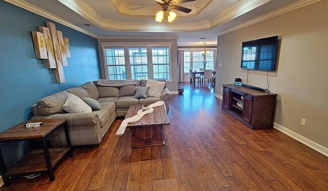 Foto del edificio - Charming 3-Bedroom Home with Lake Views and Modern Amenities in Hahira, GA