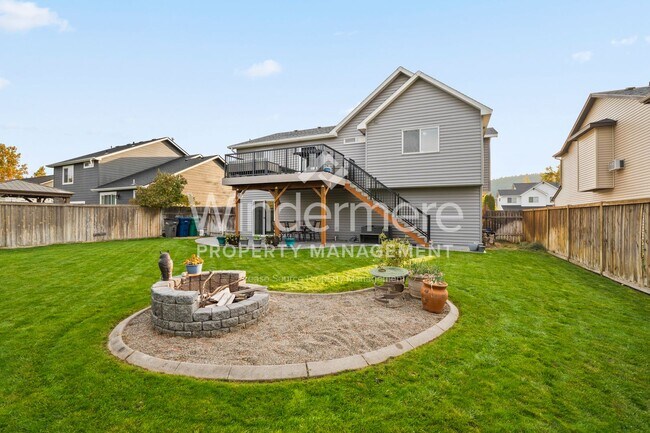 Building Photo - Beautiful 5 Bed 3 Bath in the heart of lib...