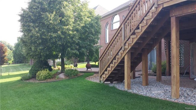 Building Photo - 55618 St Regis Dr
