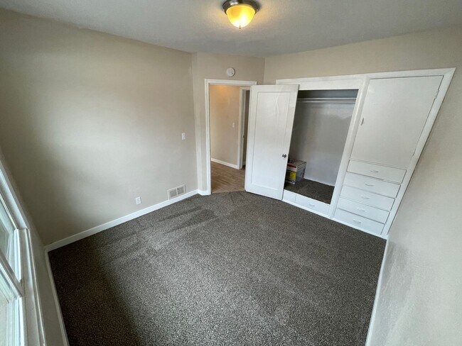 Foto del edificio - Newly remodeled Two Bedroom//$1250 month;