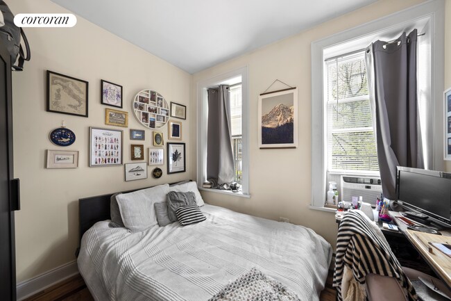 Foto del edificio - 351 E 21st St