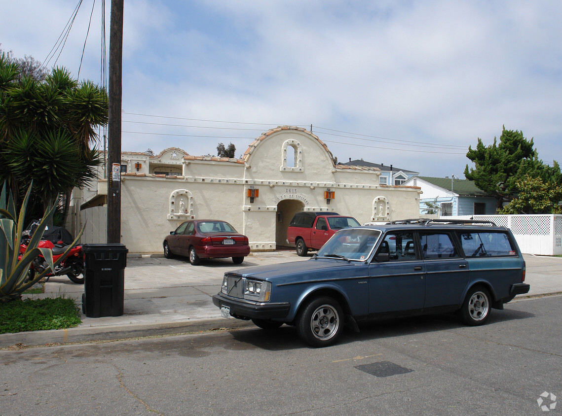 Building Photo - 2618 Figueroa Blvd